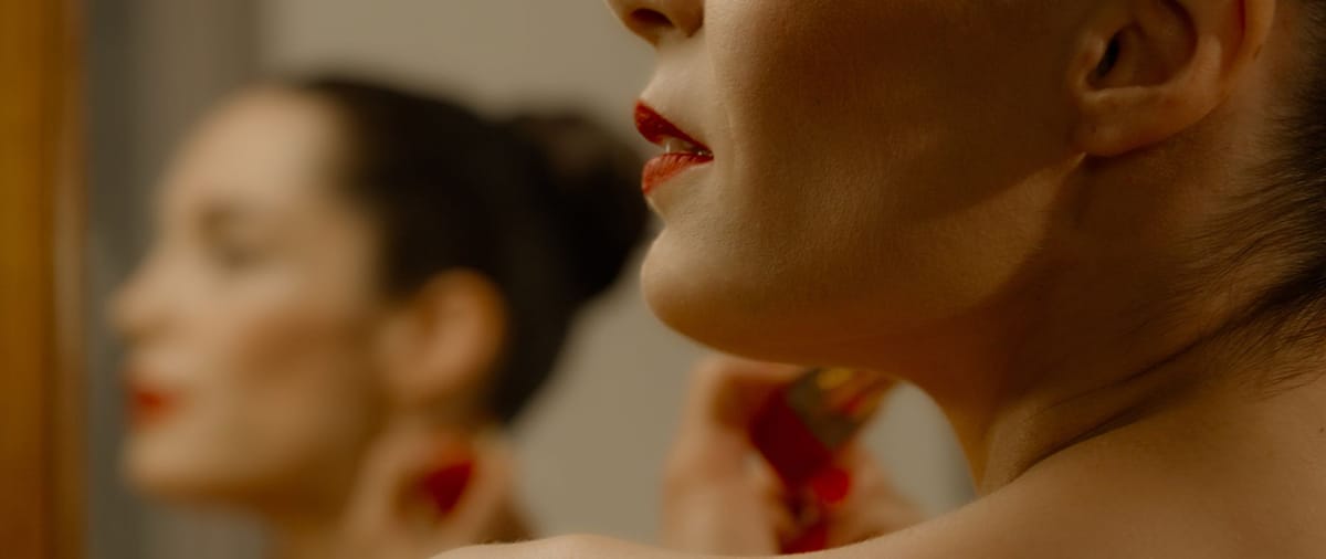 Le Rouge Francais Opera v 10 LONG 00 00 33 10 Still025