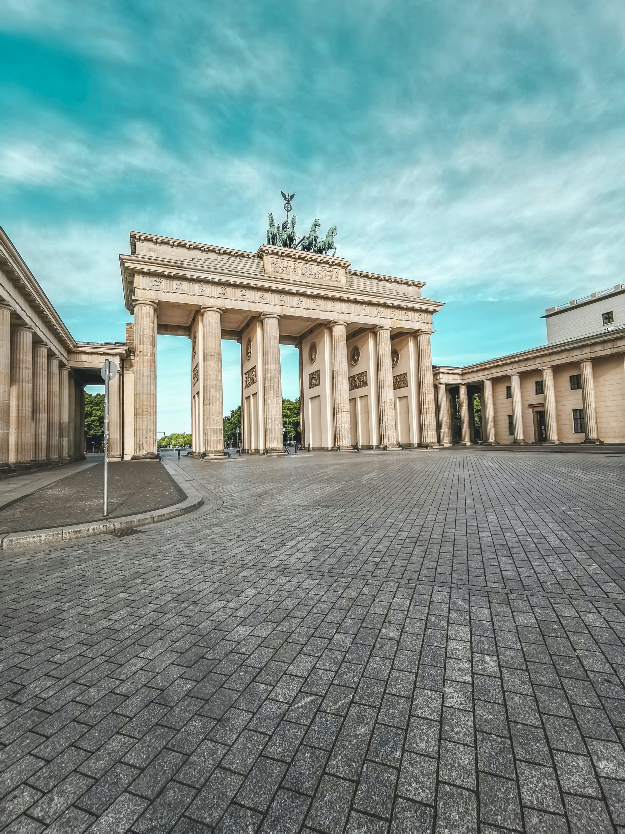 Mhajr invincible V6 Lajc Mc Uec unsplash