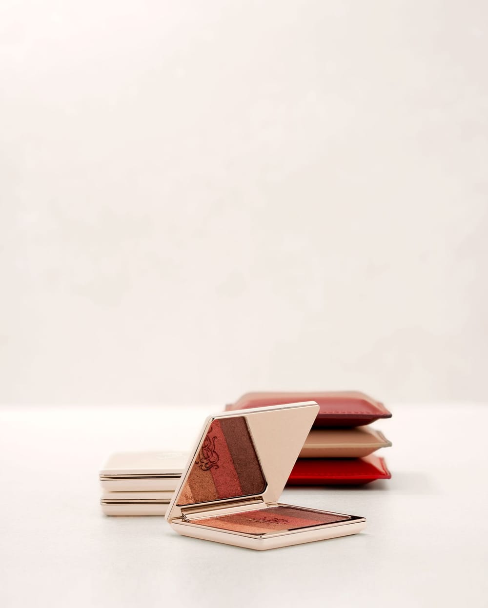 LA BOUCHE ROUGE 1 7 Set mit Cases Puder Augen SH2301