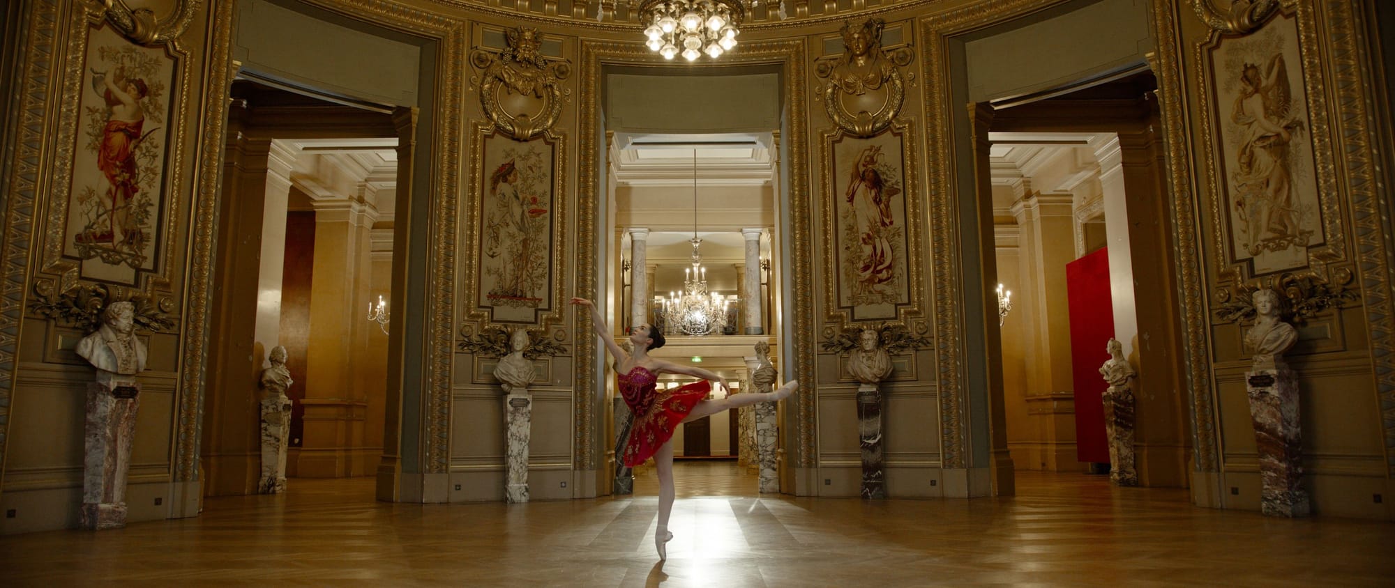 Le Rouge Francais Opera v 10 LONG 00 00 16 00 Still029