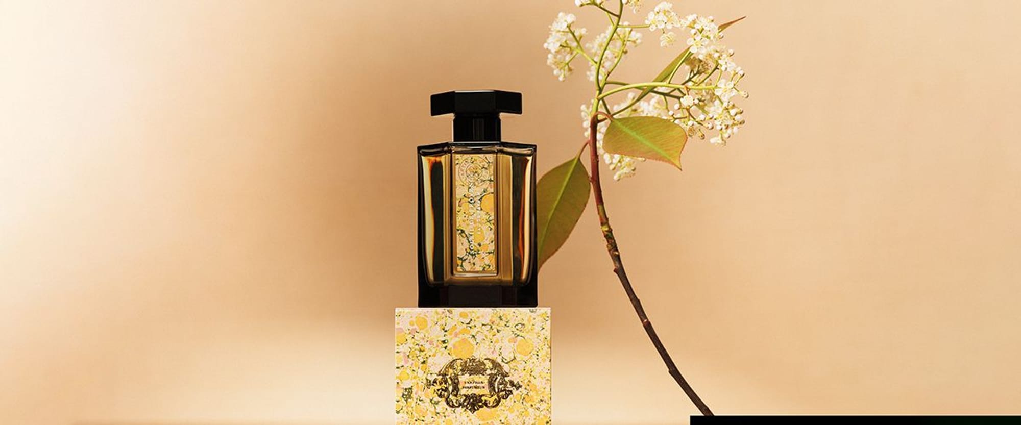 L Artisan Parfumeur Mood Assets 1200x500px 01 8183