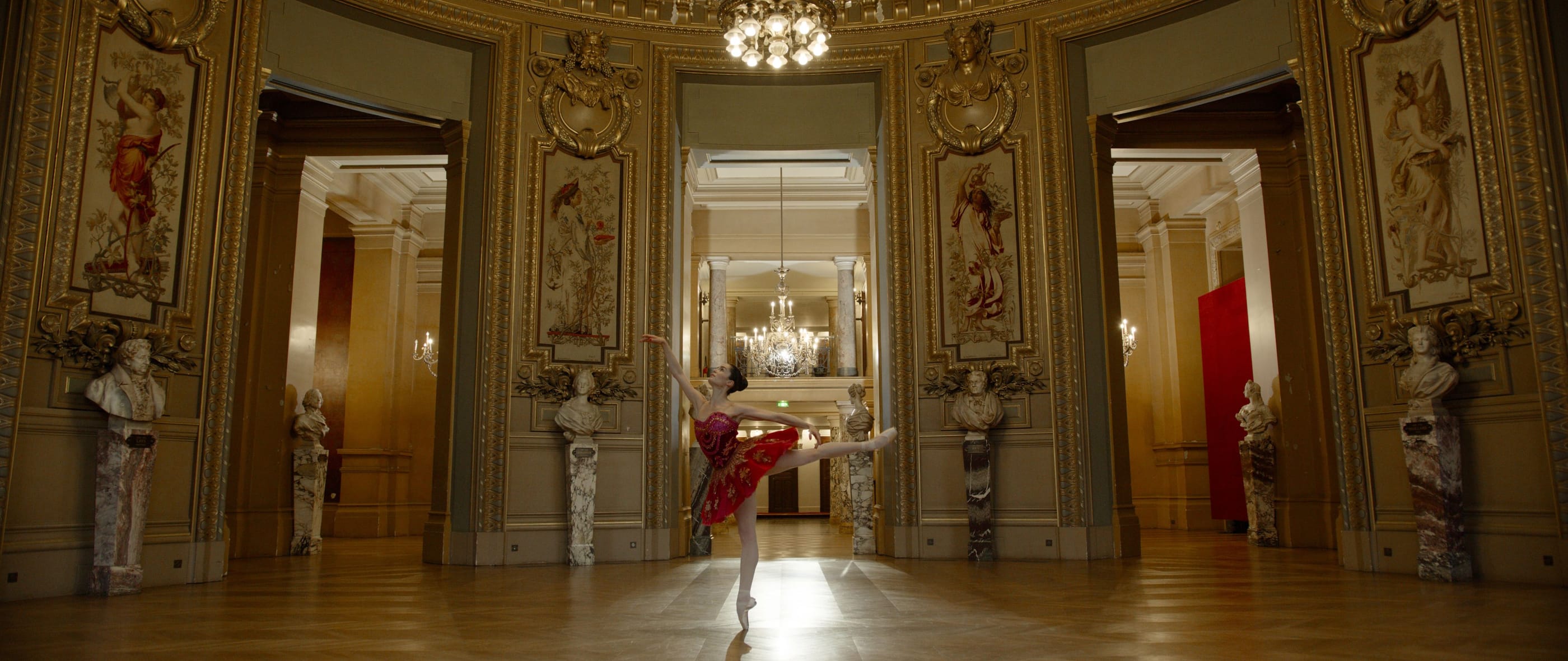 Le Rouge Francais Opera v 10 LONG 00 00 16 00 Still029