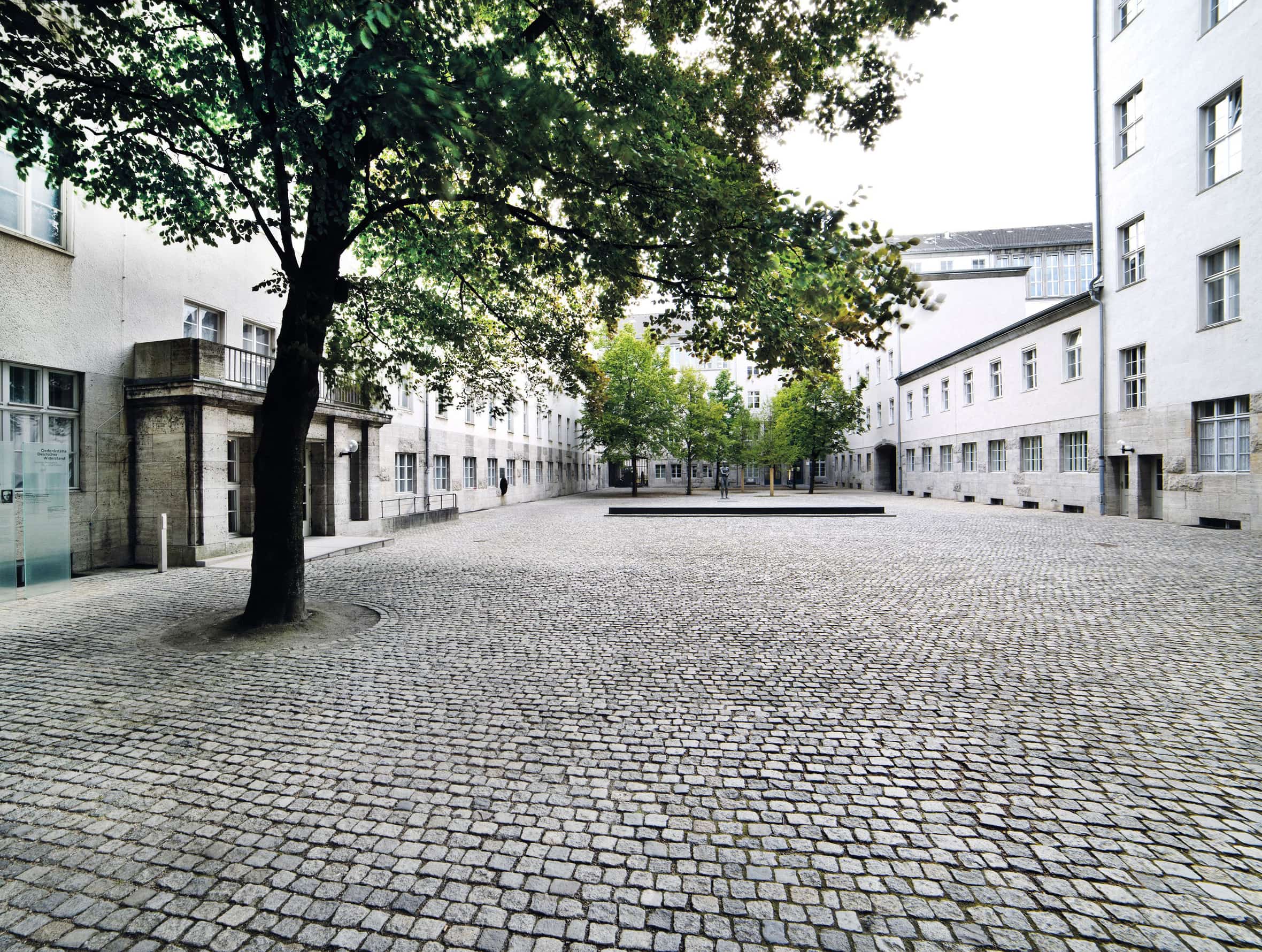 Ehrenhof des Bendlerblocks in der Stauffenbergstraße, Berlin