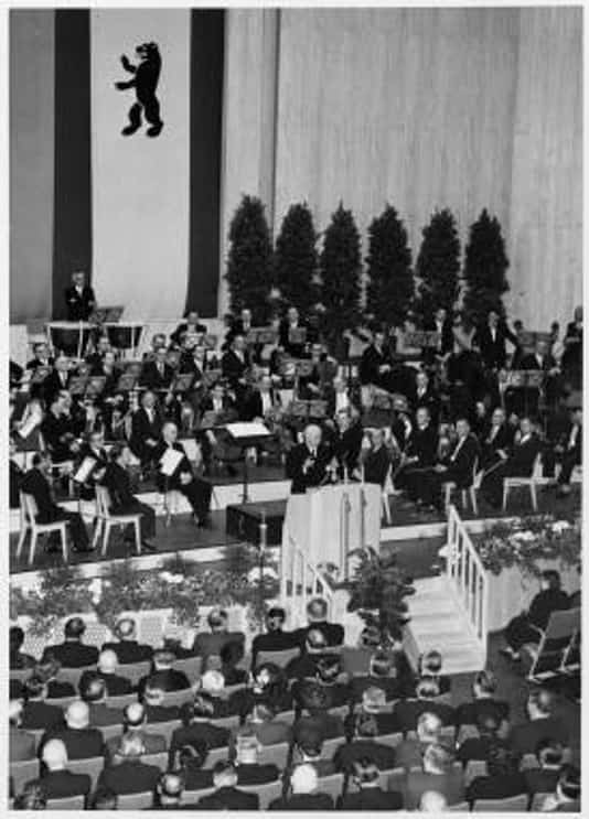 Gedenkfeier, Auditorium Maximum der Freien Universität Berlin, 19.07.1954