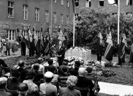 Gedenkfeier, Ehrenhof des Bendlerblocks in der Stauffenbergstraße, Berlin, 20.07.1956