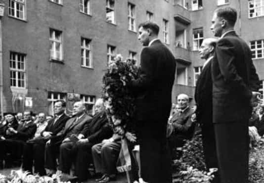Gedenkfeier, Ehrenhof des Bendlerblocks in der Stauffenbergstraße, Berlin, 20.07.1959