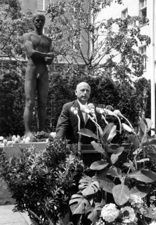 Gedenkfeier, Ehrenhof des Bendlerblocks in der Stauffenbergstraße, Berlin, 20.07.1966