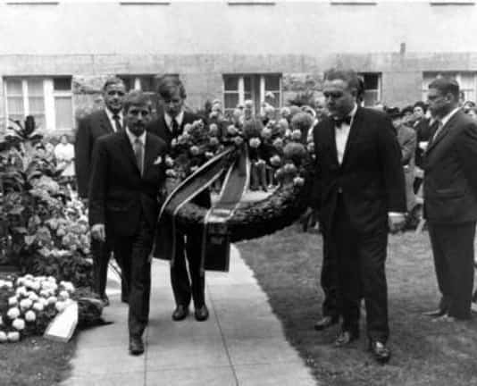 Gedenkfeier, Ehrenhof der Gedenk- und Bildungsstätte Stauffenbergstraße, Berlin, 20.07.1968