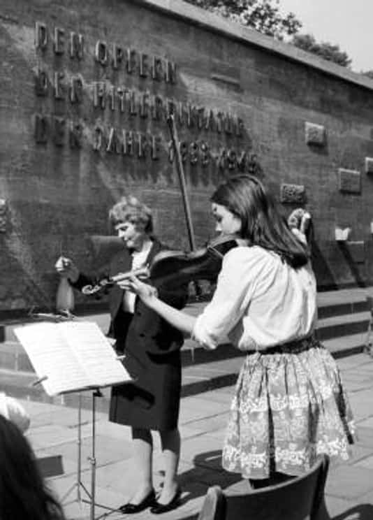 Gedenkfeier, Gedenkstätte Plötzensee, Berlin, 10.07.1973