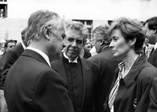 Gedenkfeier, Ehrenhof der Gedenkstätte Deutscher Widerstand in der Stauffenbergstraße, Berlin, 20.07.1991