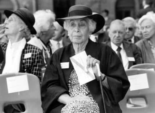Gedenkfeier, Ehrenhof der Gedenkstätte Deutscher Widerstand in der Stauffenbergstraße, Berlin, 20.07.1994