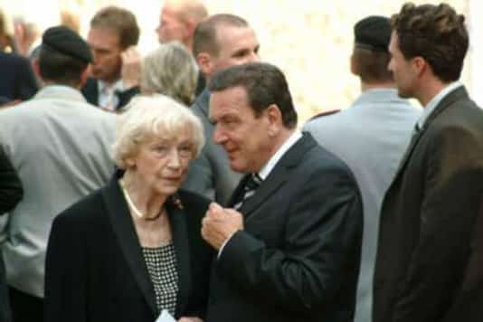 Gedenkfeier, Ehrenhof der Gedenkstätte Deutscher Widerstand in der Stauffenbergstraße, Berlin, 20.07.2004