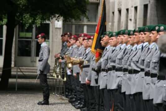 Gedenkfeier, Ehrenhof der Gedenkstätte Deutscher Widerstand in der Stauffenbergstraße, Berlin, 20.07.2009