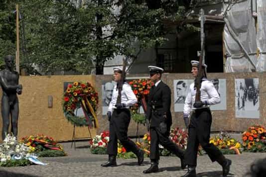 Gedenkfeier, Ehrenhof der Gedenkstätte Deutscher Widerstand in der Stauffenbergstraße, Berlin, 20.07.2013