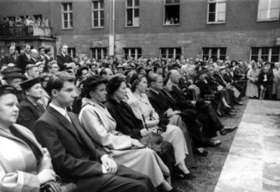 Gedenkfeier, Ehrenhof des Bendlerblocks in der Bendlerstraße, Berlin, 19.07.1953