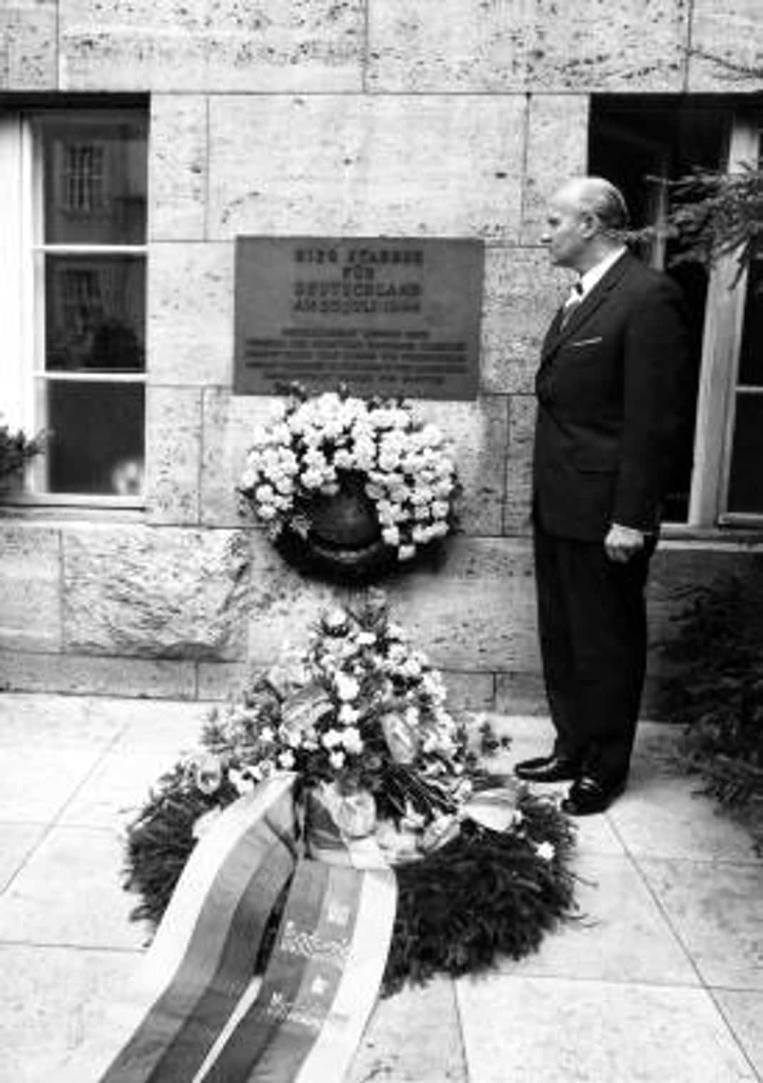 Gedenkfeier, Ehrenhof der Gedenk- und Bildungsstätte Stauffenbergstraße, Berlin, 20.07.1978