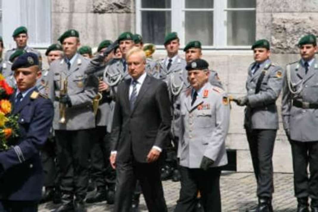 Gedenkfeier, Ehrenhof der Gedenkstätte Deutscher Widerstand in der Stauffenbergstraße, Berlin, 20.07.2008