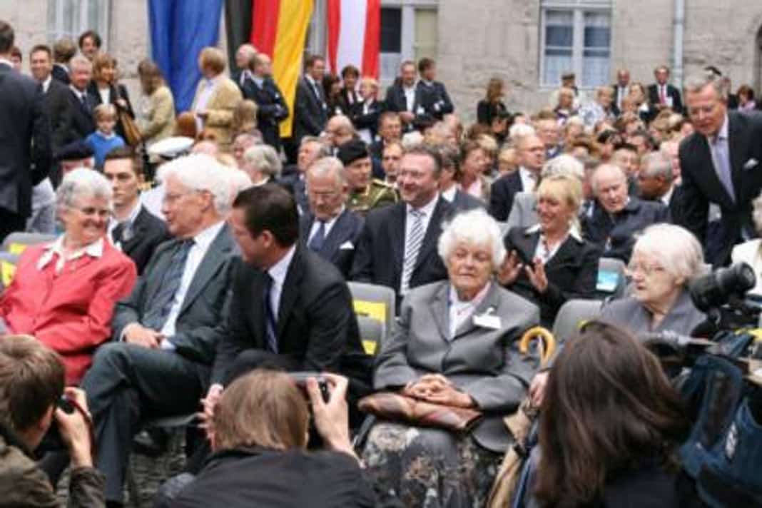 Gedenkfeier, Ehrenhof der Gedenkstätte Deutscher Widerstand in der Stauffenbergstraße, Berlin, 20.07.2009