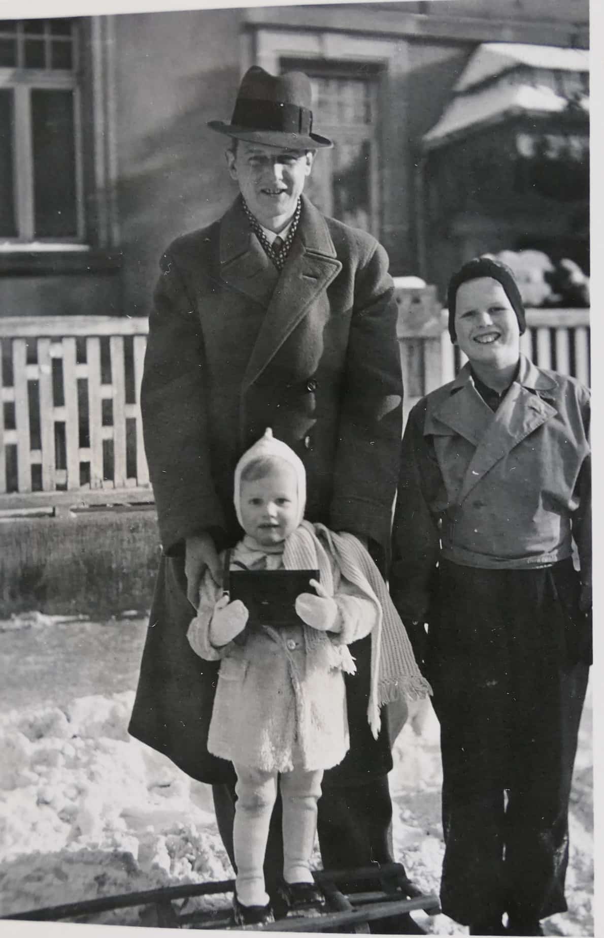 Hans-Otfried von Linstow mit Kindern Hans-Ingo und Hans-Harald (v.l.)