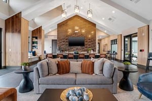 RUH Qn DQD9b 2048x1365 DSC3215 blackedoutscreen copy