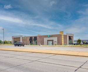 Shops to Reunion Station Ground Stills 33 edit