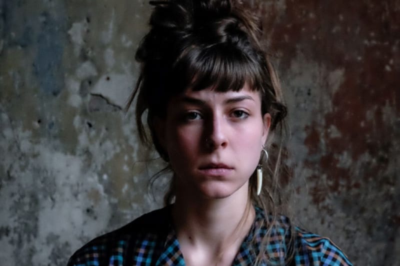 Ik durf mezelf niet arm te noemen maar mijn rekening is leeg dus ik ben het wel