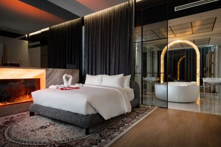 Honeymoon Suite