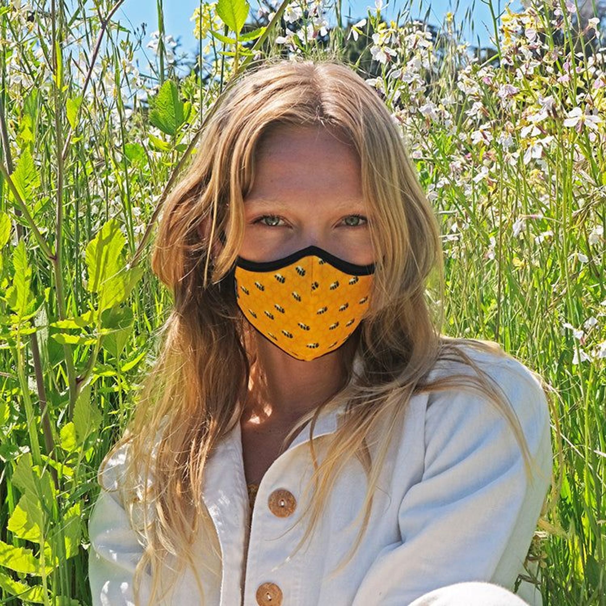 Does Wearing a Mask Help with Allergies? background