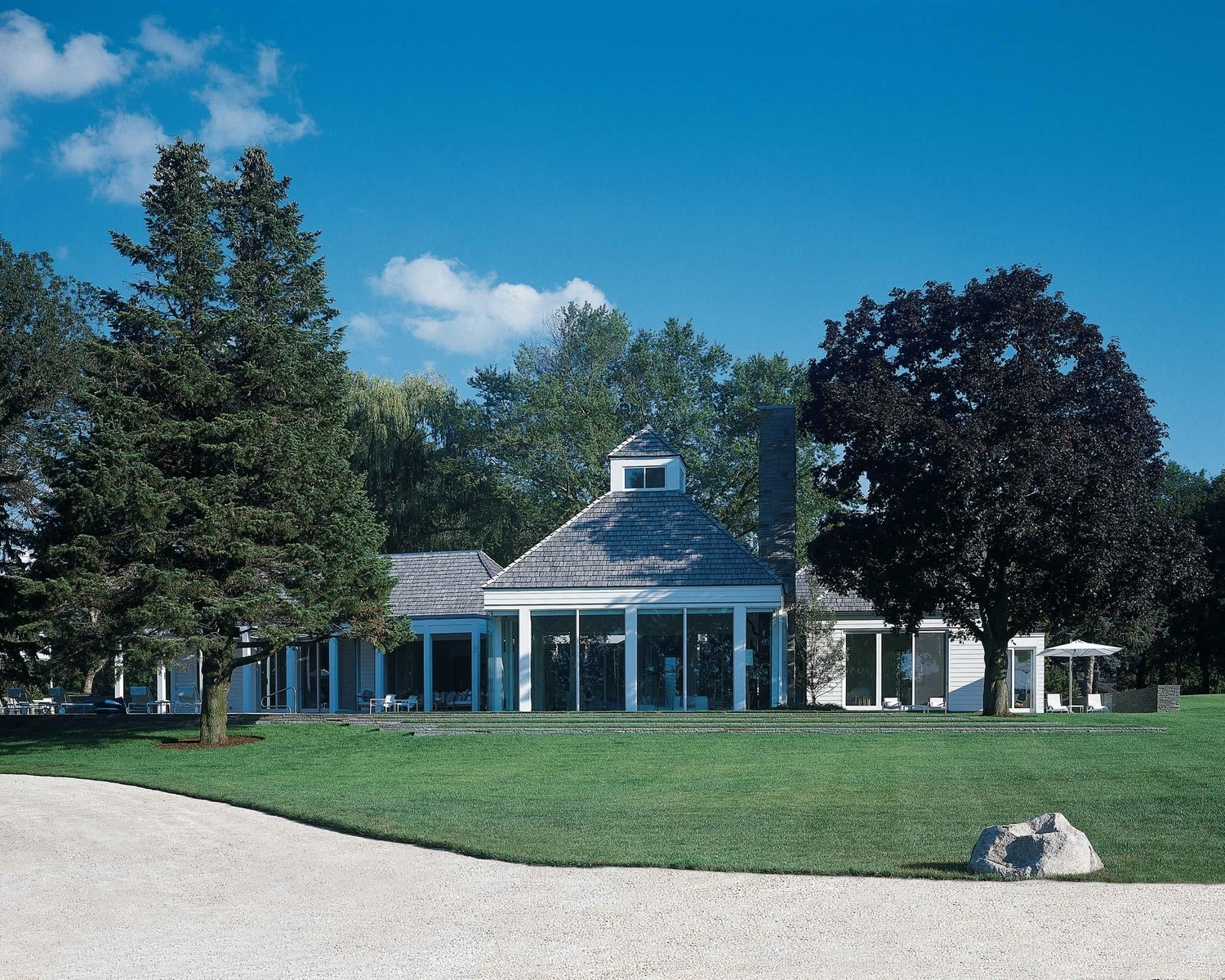 Montgomeryii Exterior02