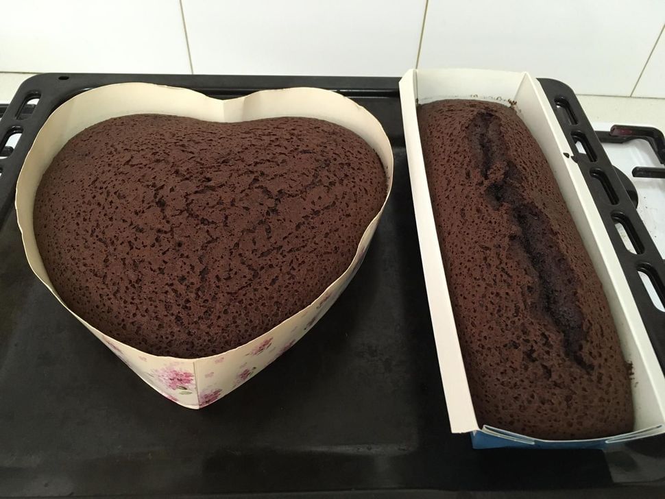 עוגת שוקולד פרווה נימוחה ועסיסית קלה להכנה