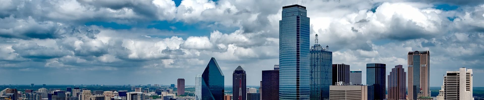 Extensión que describe el plan de Dallas para financiar el mantenimiento diferido en las instalaciones de la ciudad: $2 millones actualmente para el mantenimiento preventivo de las instalaciones de seguridad pública, más $3 millones más en el año fiscal 27.