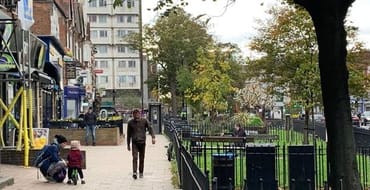 London Square as green barrier between the road and pavement