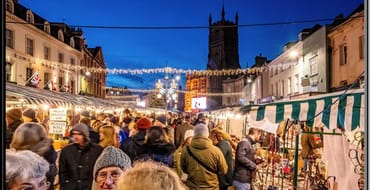 Image of people at Cirencester christmas market stalls 