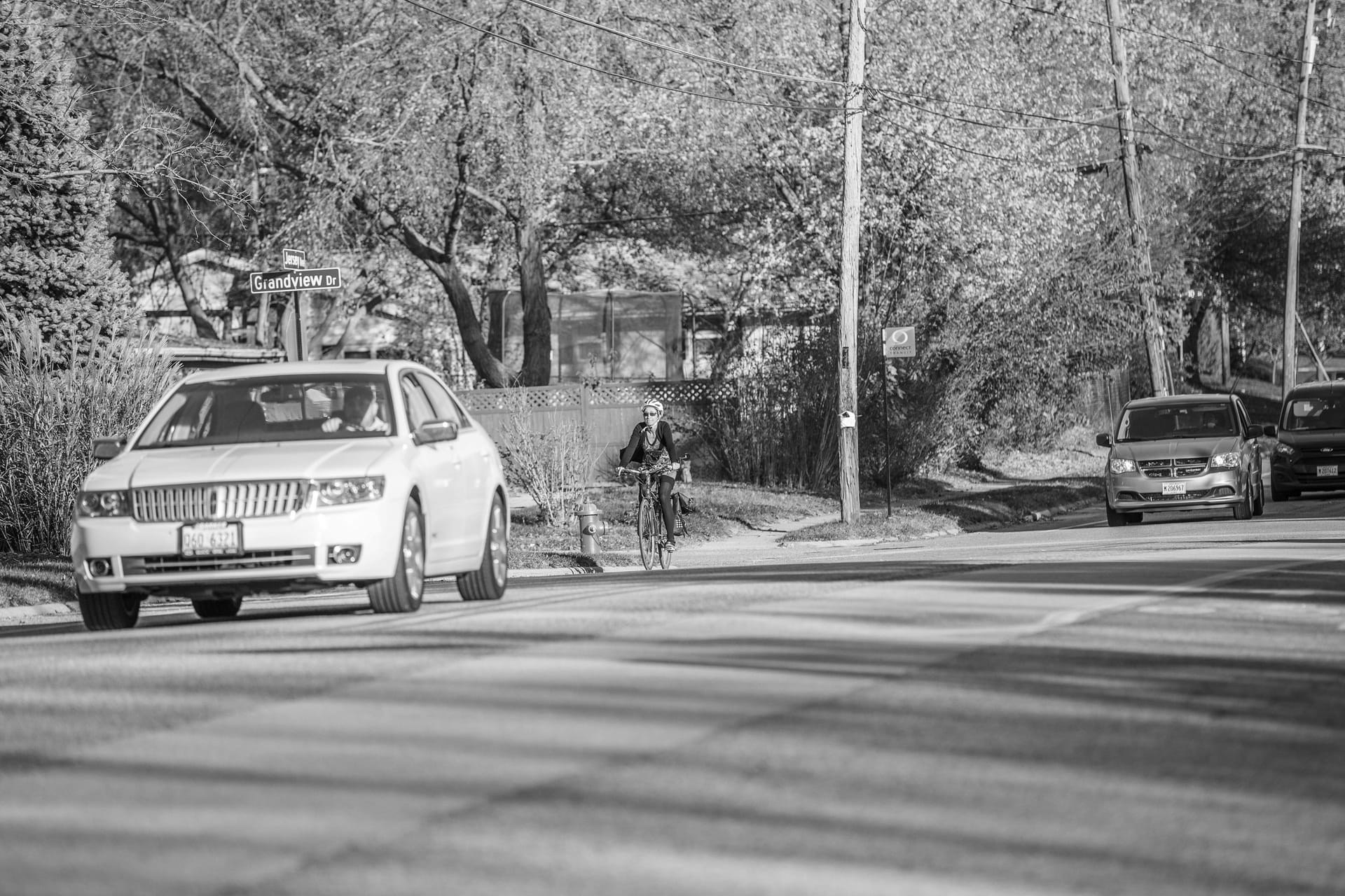 Image of vehicle and bicyclist on Grandview