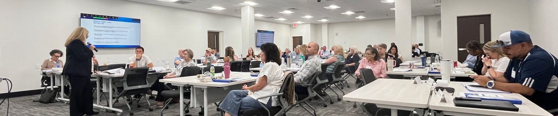 Photo of a meeting room with a lot of attendees
