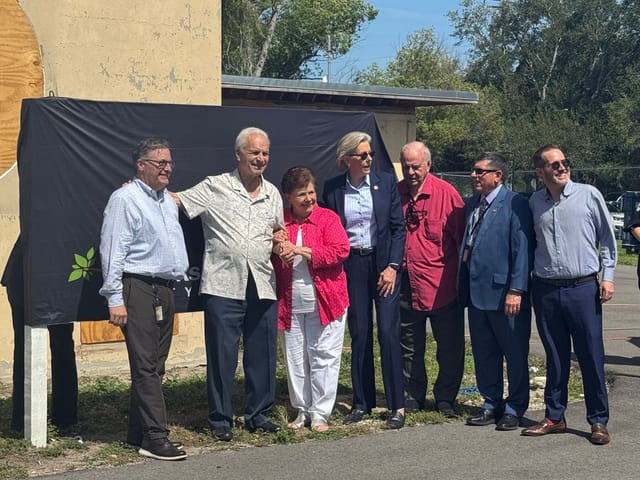 Guida Family and representatives from City of Tampa