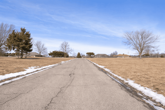 Picture of waterman drive with snow on side. 