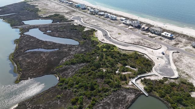 A photo of Laguna Cove construction.