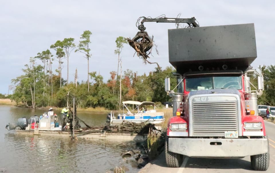 dump truck with debirs