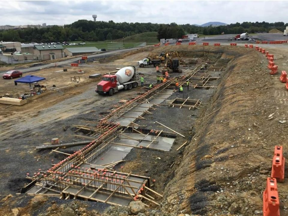 courthouse construction site Aug2024, pouring retaining wall